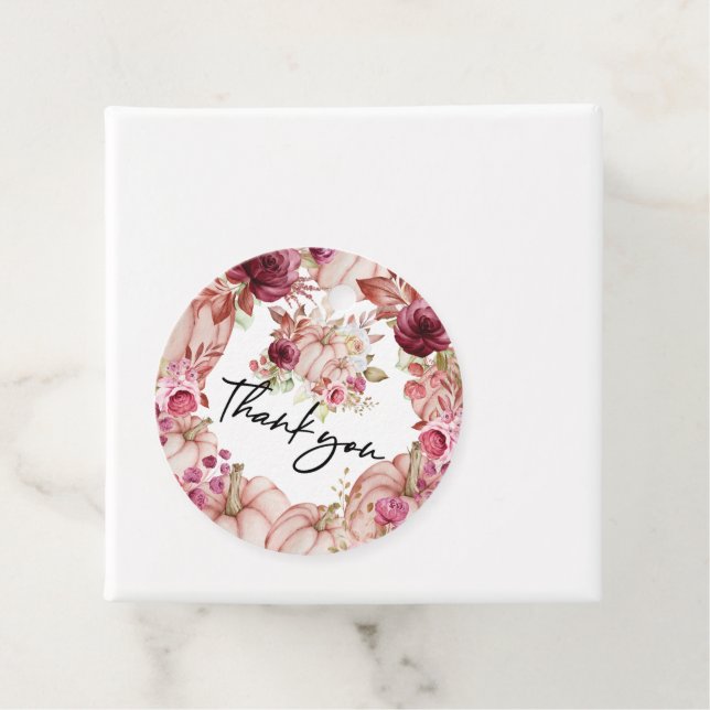 Étiquettes Cadeau Citrouille rose Bourgogne Mariage floral (En situation)