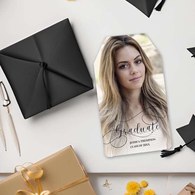 Étiquettes-cadeau Classe de 2025 Elégant Script Grad Photo Grad Grad (Class of 2025 Elegant Script Grad Photo Graduation Gift Tags)