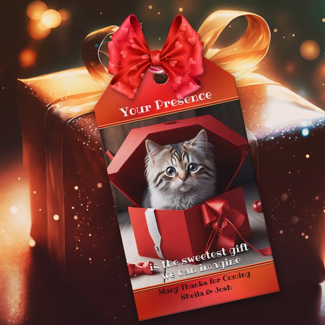 Étiquettes-cadeau Cute Kitten Merci doux (A cute gift tag with a kitten in festive red gift box. Beautiful for a birthday Thank You, Christmas)