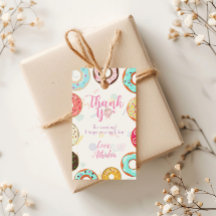 Deux gâteaux d'anniversaire doux mignons