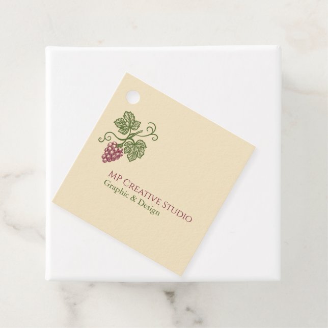 Étiquettes Cadeau Elegant Botanical Grapevine Design (En situation)