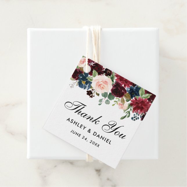 Étiquettes Cadeau Elégant Burgundy Blue Floral Mariage Merci (En situation)
