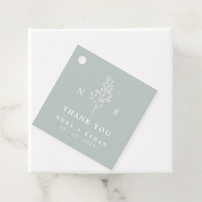 Étiquettes Cadeau Élégant Mariage vert feuille de monogramme (En situation)