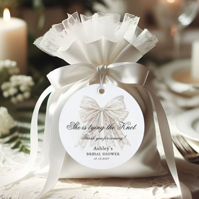 Étiquettes Cadeau Elle Attache le Nœud Perles Arc Bridal Shower (Créateur téléchargé)