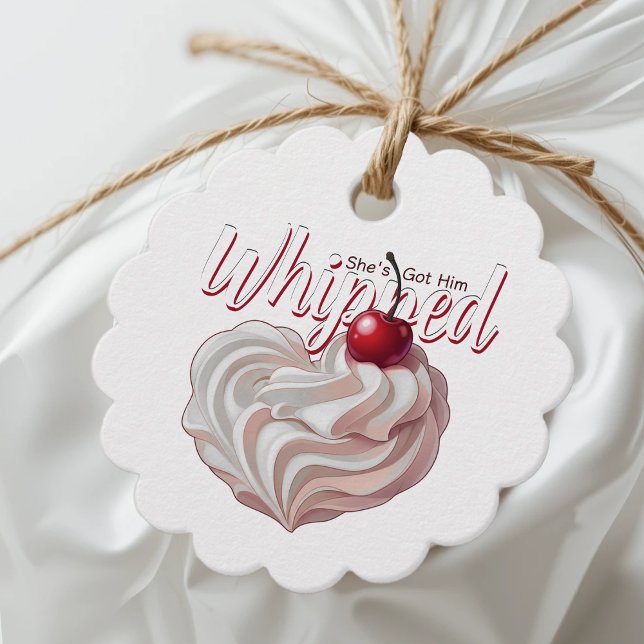 Étiquettes Cadeau Elle l'a fait arroser la Fête des mariées de ceris (She's Got Him Whipped Cream Cherry Bridal Shower Favor Tags
)