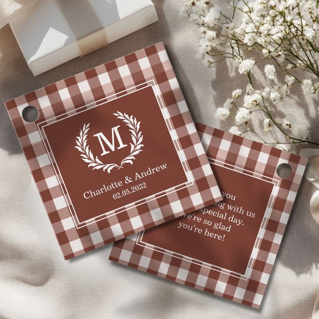 Étiquettes Cadeau En vichy Brown Monogramme Crest (Brown Gingham Monogram Crest Custom Favor Tags with your Monogram, Name and Text.)