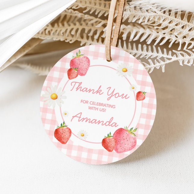 Étiquettes Cadeau En vichy rose Fraise Berry fête d'anniversaire ron (Pink Gingham Berry First Birthday Party Round Favor Tags)