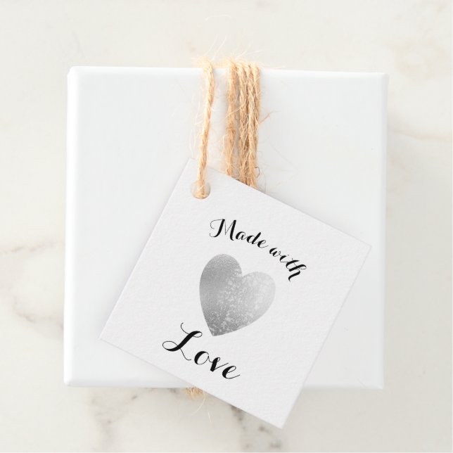 Étiquettes Cadeau Fabriqué avec Love Coeur Timbre Faux Silver Foil (En situation)