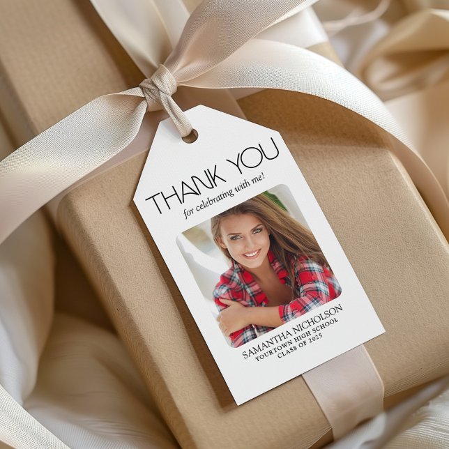 Étiquettes-cadeau Fête de fin d'études Photo moderne Merci (White graduation photo gift tag for grad party guest favors.)