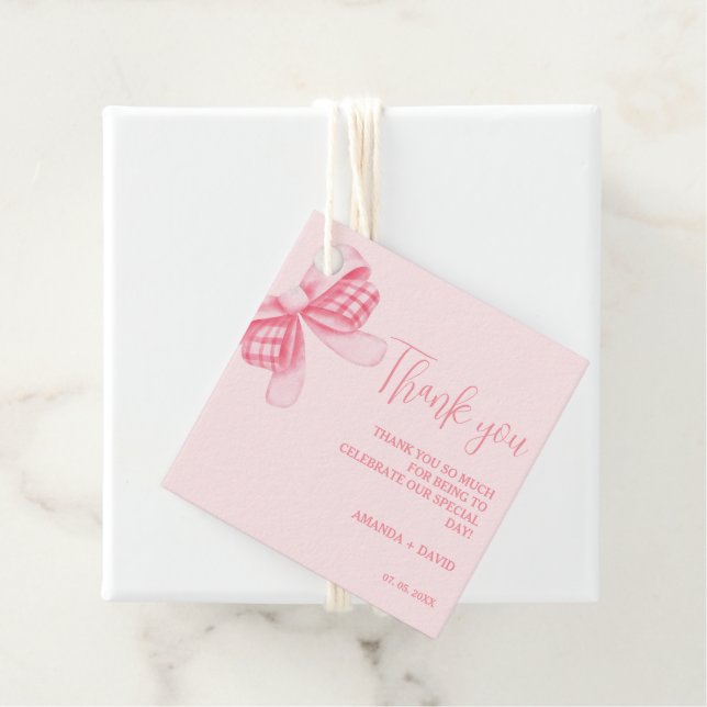 Étiquettes Cadeau Fête des mariées de Merci de Mariage Whimsical Bow (En situation)