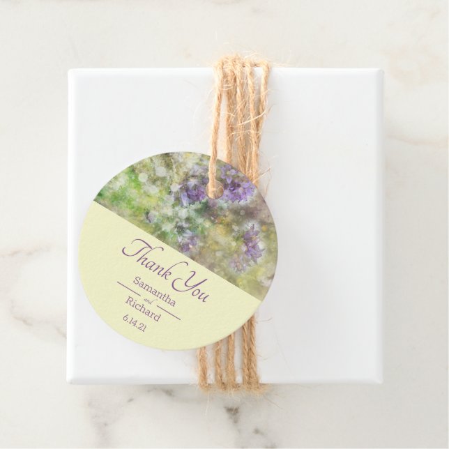 Étiquettes Cadeau Floral violet élégant (En situation)