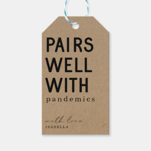 Étiquettes-cadeau Funny Pairs Well with Pandemics Wine Gig