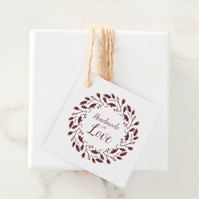 Étiquettes Cadeau Handame With Love Floral Wreath Quote In Brown (En situation)