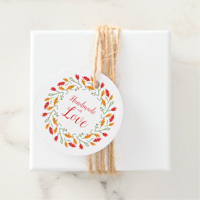 Étiquettes Cadeau Handmade with Love Quote with Floral Wreath Design (En situation)