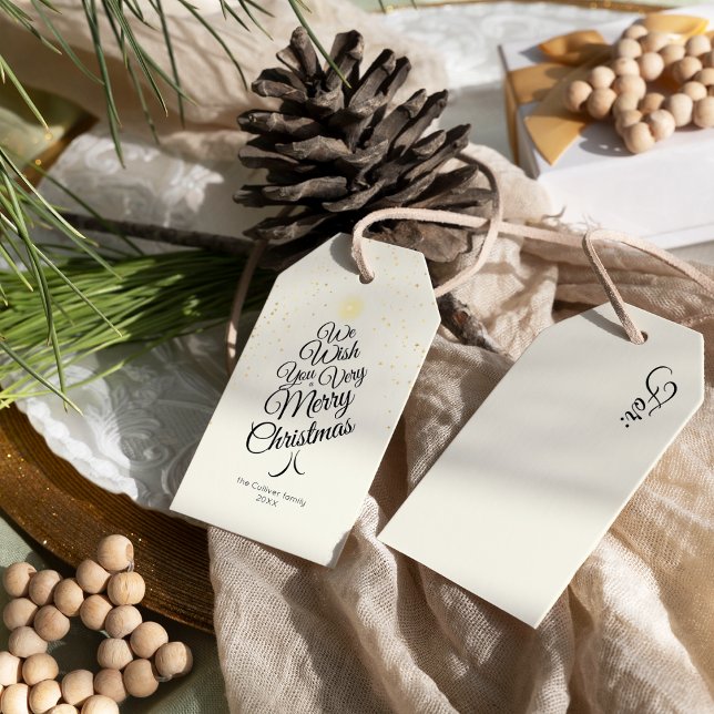 Étiquettes-cadeau Ivoire Très Joyeux Arbre de Noël Nom de famille (Créateur téléchargé)