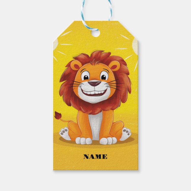 Étiquettes-cadeau Joli lion mignon assis avec un sourire sur un jaun (Devant)