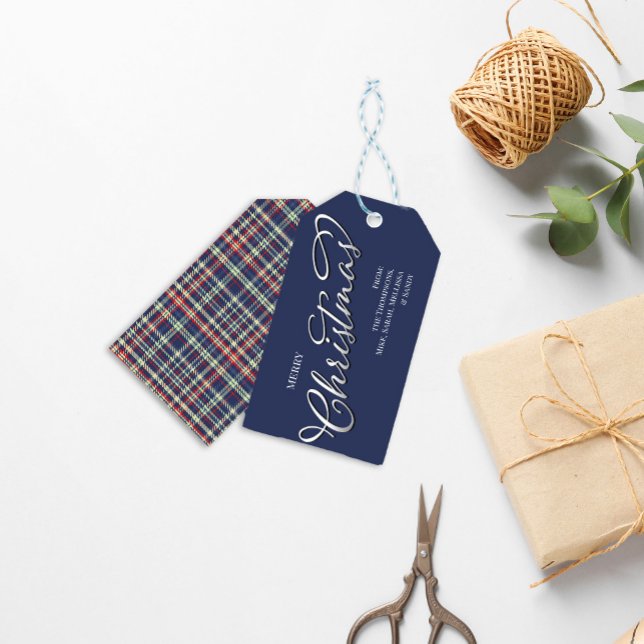 Étiquettes-cadeau Joyeux Noël Calligraphie Script Navy Blue Plaid (Merry Christmas stylish silver calligraphy script gift tag with a navy blue green plaid pattern. )