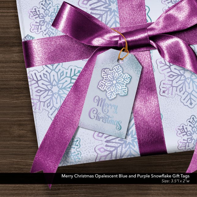Étiquettes-cadeau Joyeux Noël Opalescent Flèche de neige violet bleu (Merry Christmas Gift Tags with Opalescent Blue and Purple Snowflakes)