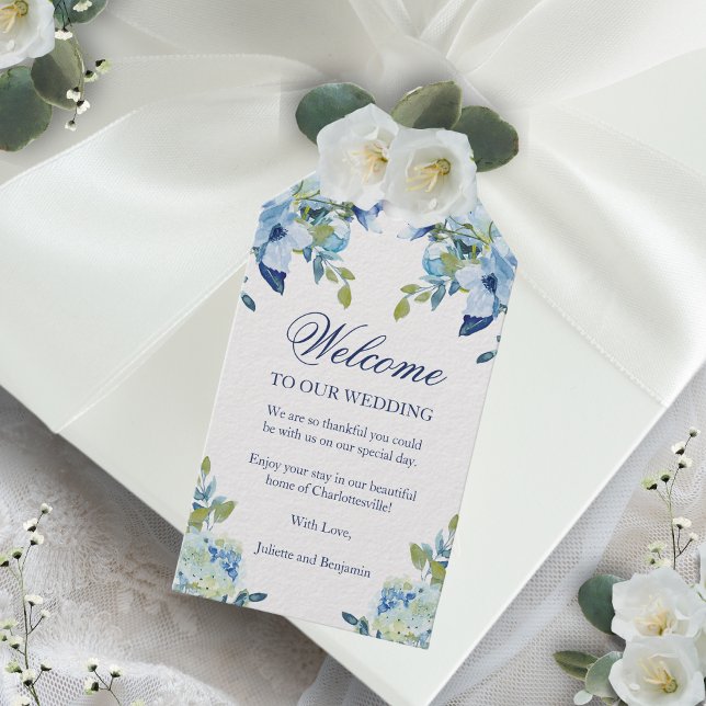 Étiquettes-cadeau Juliette Blue Hôtel Invités Mariage Bienvenue Cade (These dusty blue, floral favor tags are perfect for an elegant, vintage vibe at your wedding.)