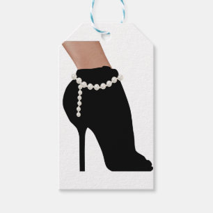 Étiquettes-cadeau la belle femme de silhouette élégante chausse le