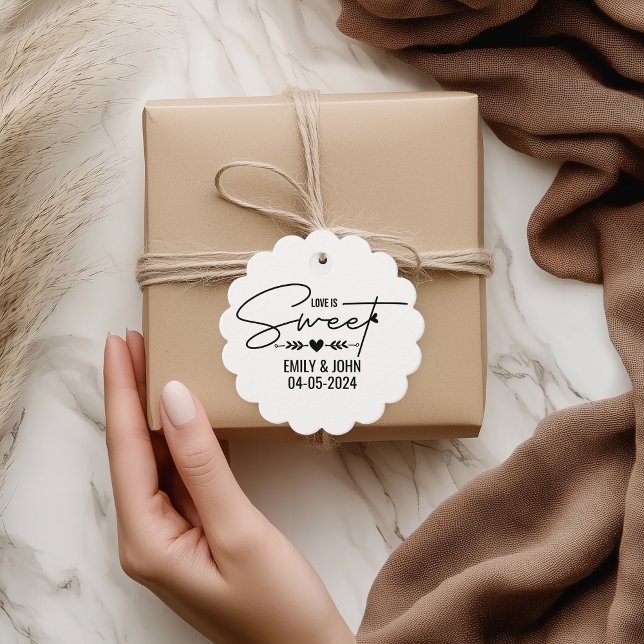 Étiquettes Cadeau L'amour élégant est Mariage de calligraphie cardia (wedding packaging engagement party stylish minimalist calligraphy bride)