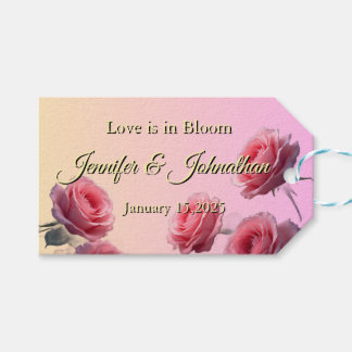 Étiquettes-cadeau Love is in Bloom Pink Roses Blush Background