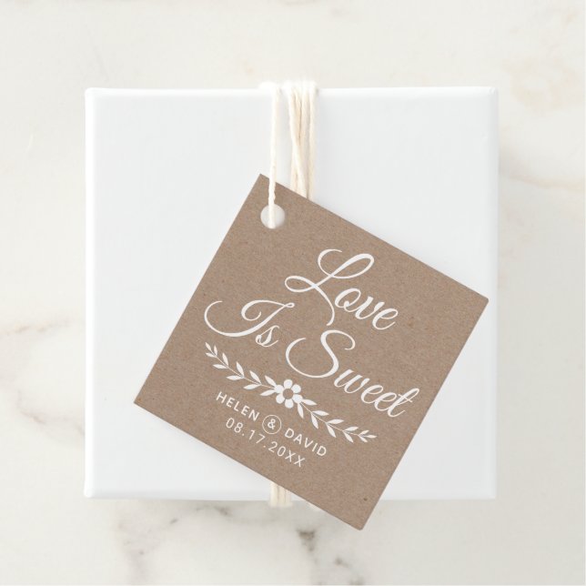Étiquettes Cadeau Love is Sweet blanc typographie mariage rustique (En situation)