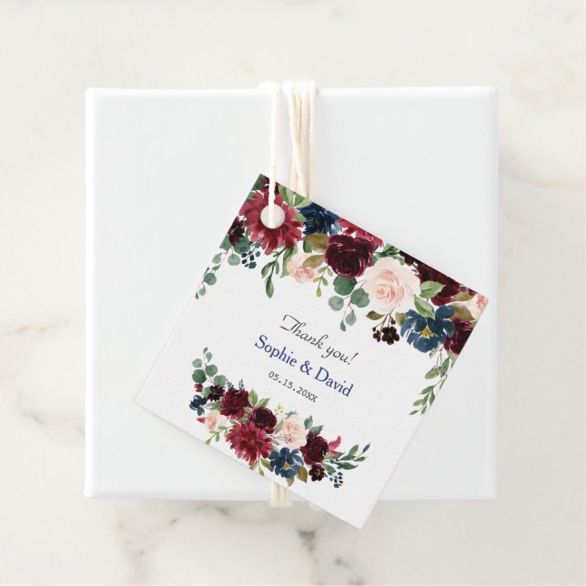 Étiquettes Cadeau Mariage de fleurs bleues bordeaux (En situation)