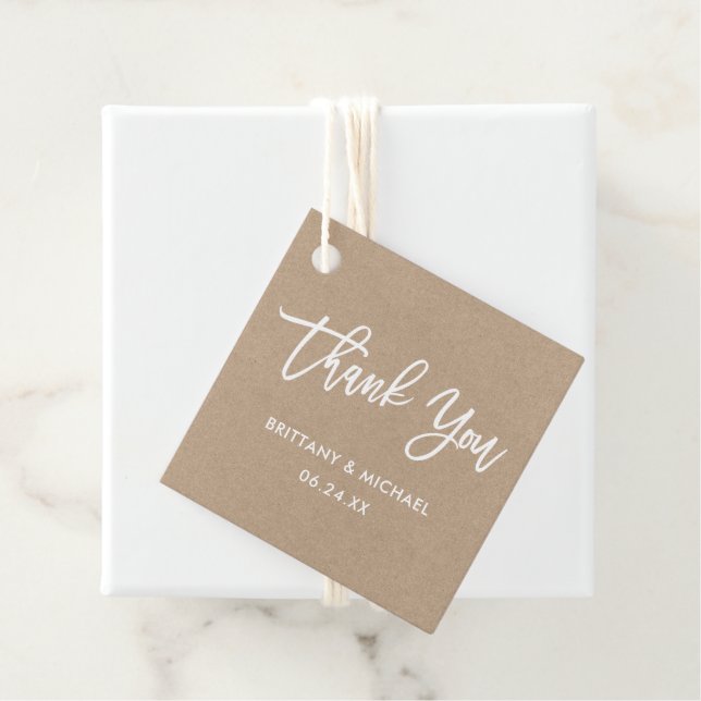 Étiquettes Cadeau Mariage de script de brosse moderne Kraft Merci (En situation)