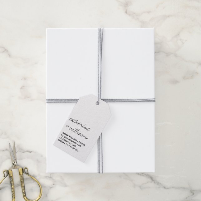 Étiquettes-cadeau Mariage de script minimaliste moderne noir et blan (Avec de la ficelle)