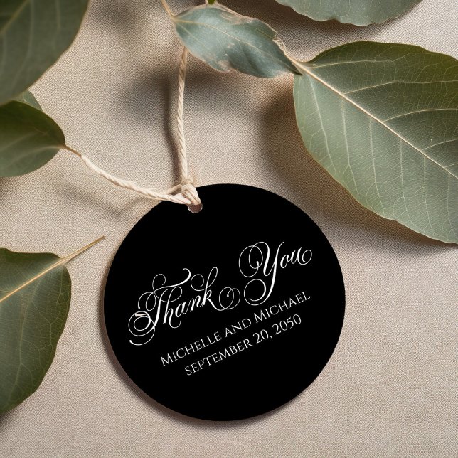 Étiquettes Cadeau Mariage élégant Simple Noir et Blanc (Elegant black and white calligraphy script favor tag.)