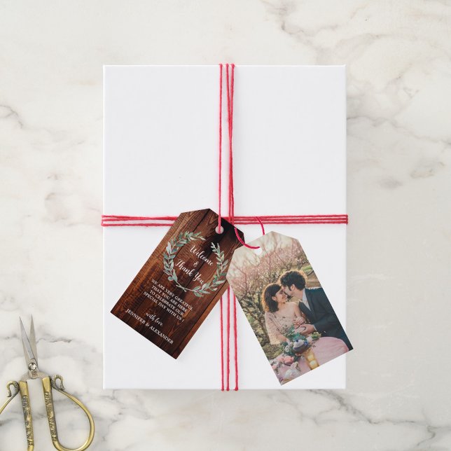 Étiquettes-cadeau Mariage photo en bois de grange rustique sac de bi (Rustic barn wood photo country wedding welcome bag tag.)
