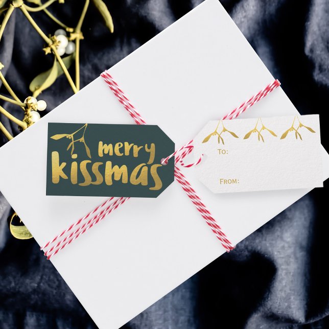 Étiquettes-cadeau Merry Kissmas Moderne Vert et Or Mistletoe (Merry Kissmas! A festive green and gold mistletoe Christmas gift tag just for you)