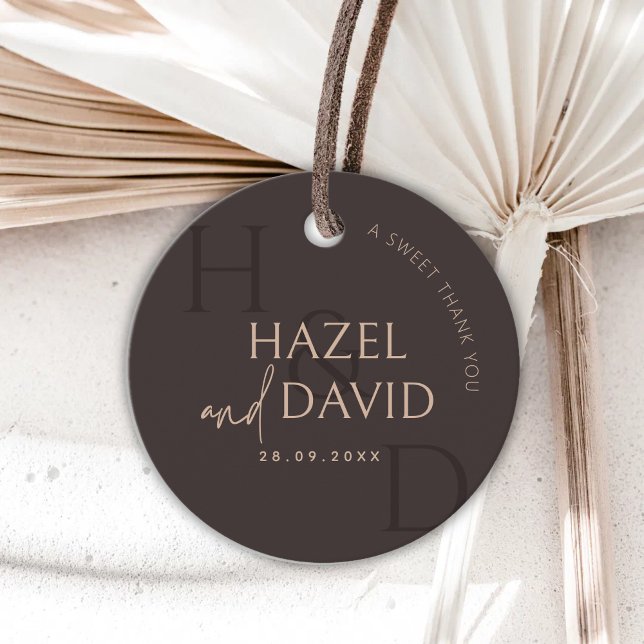 Étiquettes Cadeau Modern Brown Monogram Minimalist Wedding (Modern brown monogram favor tags add a warm, minimalist finish to wedding favors.)