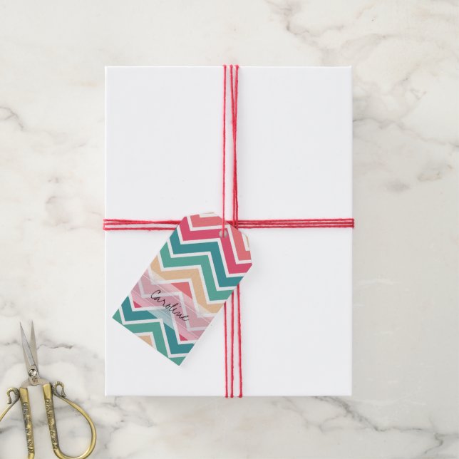 Étiquettes-cadeau Monogramme Cyan Peach Reds Motif géométrique Chevr (Avec de la ficelle)