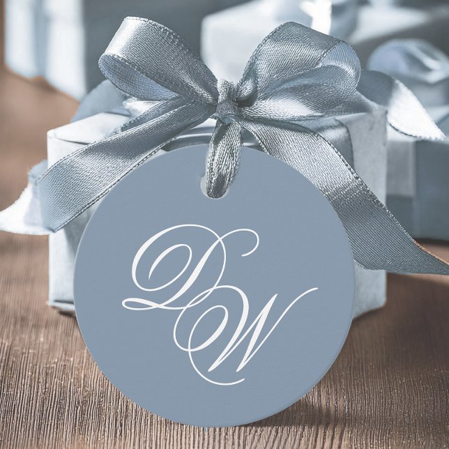 Étiquettes Cadeau Monogramme Dusty Blue Mariage Élégant Script Simpl (Créateur téléchargé)