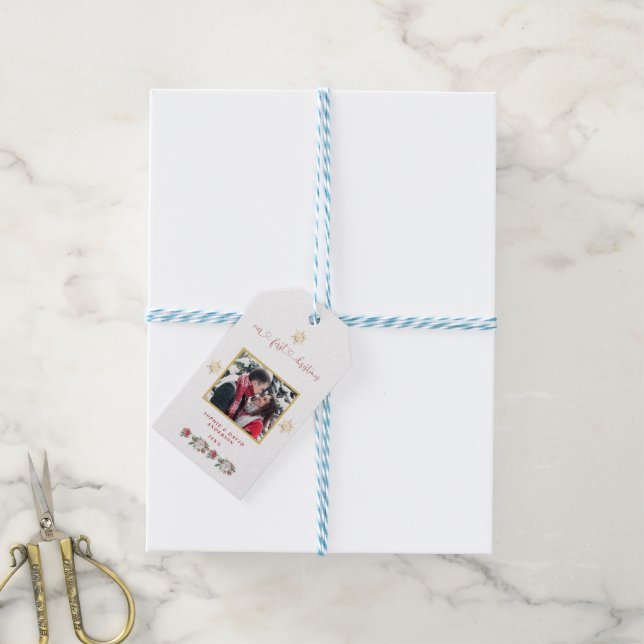 Étiquettes-cadeau Notre premier Mariage photo floral de Noël (Avec de laficelle)