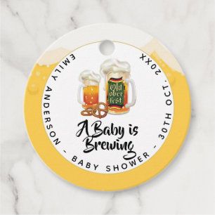 Étiquettes Cadeau Oktoberfest Baby shower Baby est en train de brass