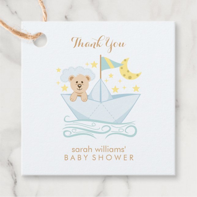 Étiquettes Cadeau Ours de bébé adorable en bateau en papier (Devant)