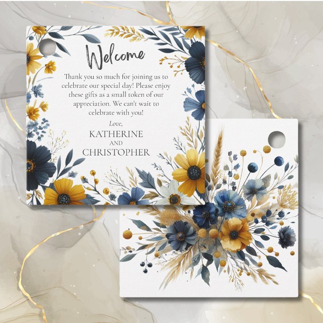 Étiquettes Cadeau Panier cadeau de bienvenue pour Mariage Fleur sauv (Blue and Gold Wildflowers adorn this custom gift tag for your Wedding Welcome Basket or Bag.)