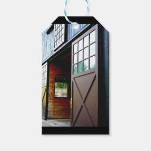 Étiquettes-cadeau Perspective de la porte de la grange