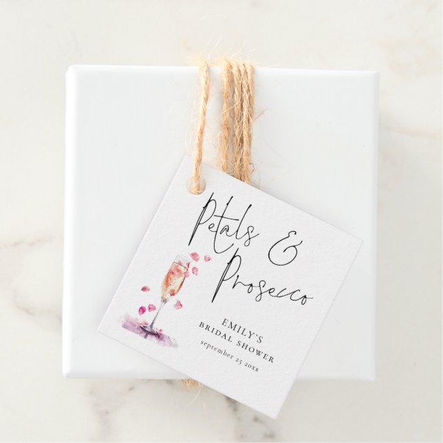 Étiquettes Cadeau Pétales et Prosecco Elegant Script Fête des mariée (En situation)