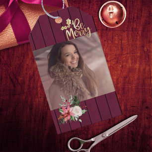 Étiquettes-cadeau Photo Christmas Be Merry Dark Red Wood Tags cadeau