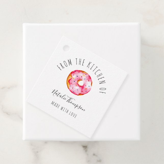 Étiquettes Cadeau Pink Donut From the Kitchen of Baking Homemade (En situation)