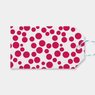 Étiquettes-cadeau pois rouges sur un arrière - plan blanc