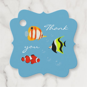 Étiquettes Cadeau Poisson de mer décoratif sous la grotte de mer pou