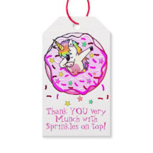 Pose de licorne Dab dans un donut glacé rose et pa