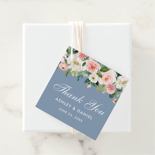 Étiquettes Cadeau Rose Blanc Floral Dusty Bleu Mariage Merci (En situation)