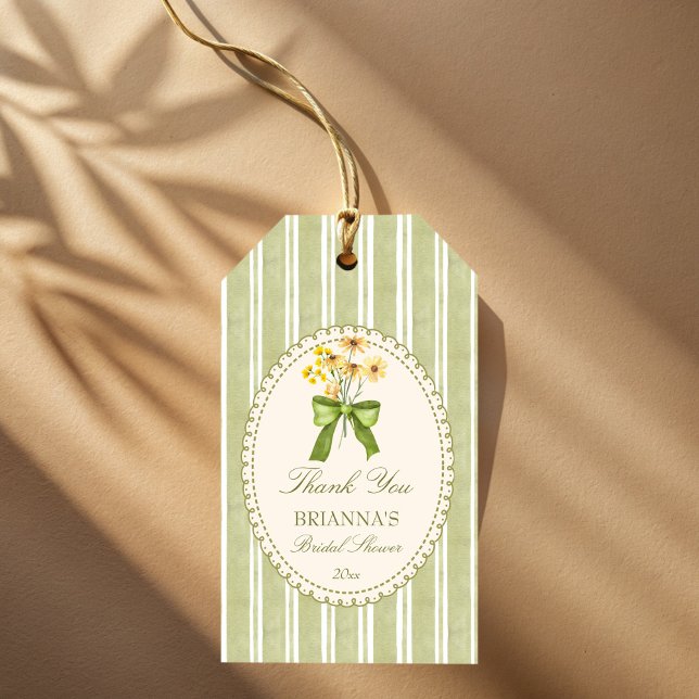 Étiquettes-cadeau Sage vert rayé rétro élégante douche nuptiale (Sage green stripes grand millennial retro elegant bridal shower personalized favor gift tags)