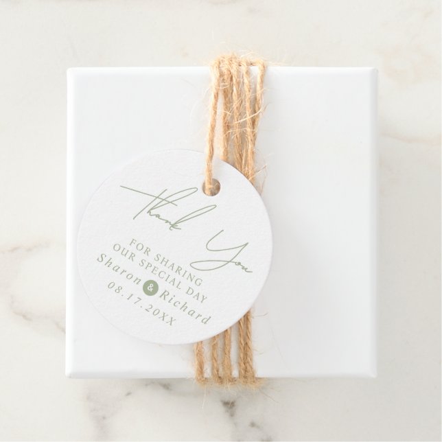 Étiquettes Cadeau Sage vert script calligraphie Merci mariage (En situation)